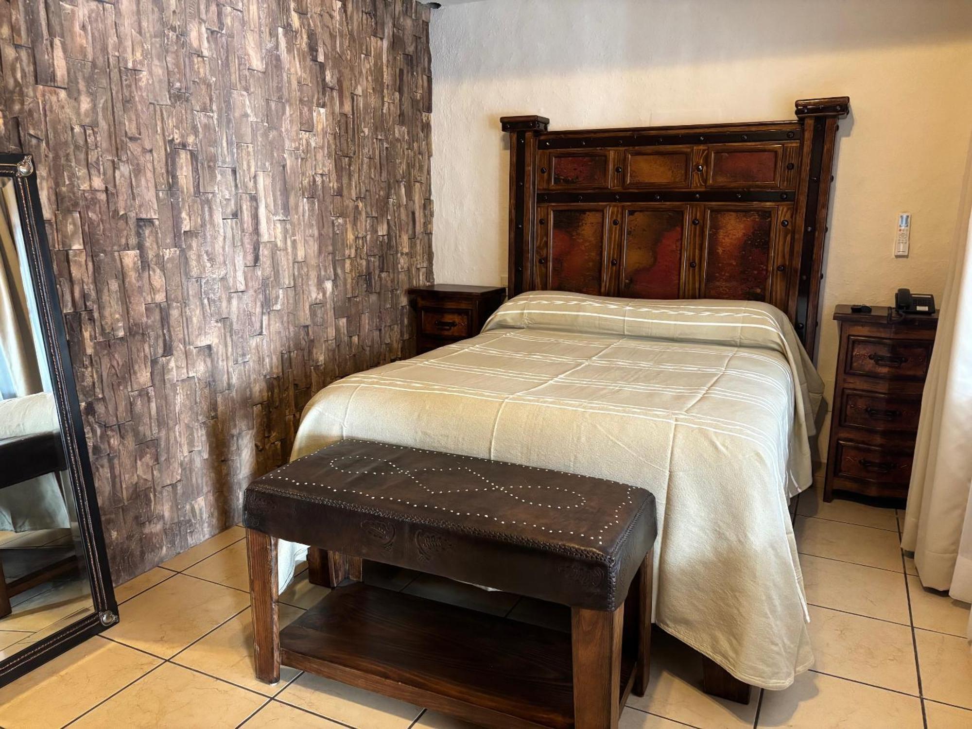 Quinta Don Jose Boutique Hotel Tlaquepaque Room photo